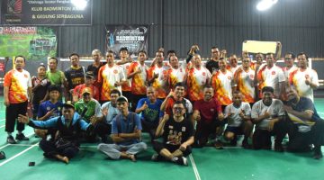 *PKS Karawang Launching Komunitas Badminton, Pererat Silaturahmi Bersama PKS Bekasi*